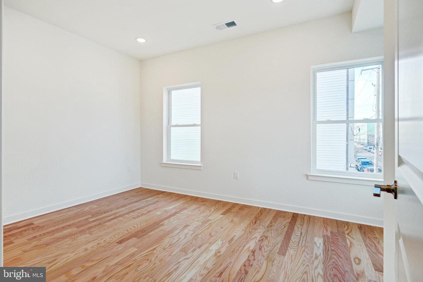 2480 Emerald Street photo 29