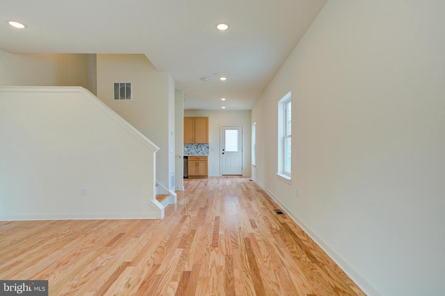 2480 Emerald Street photo 9
