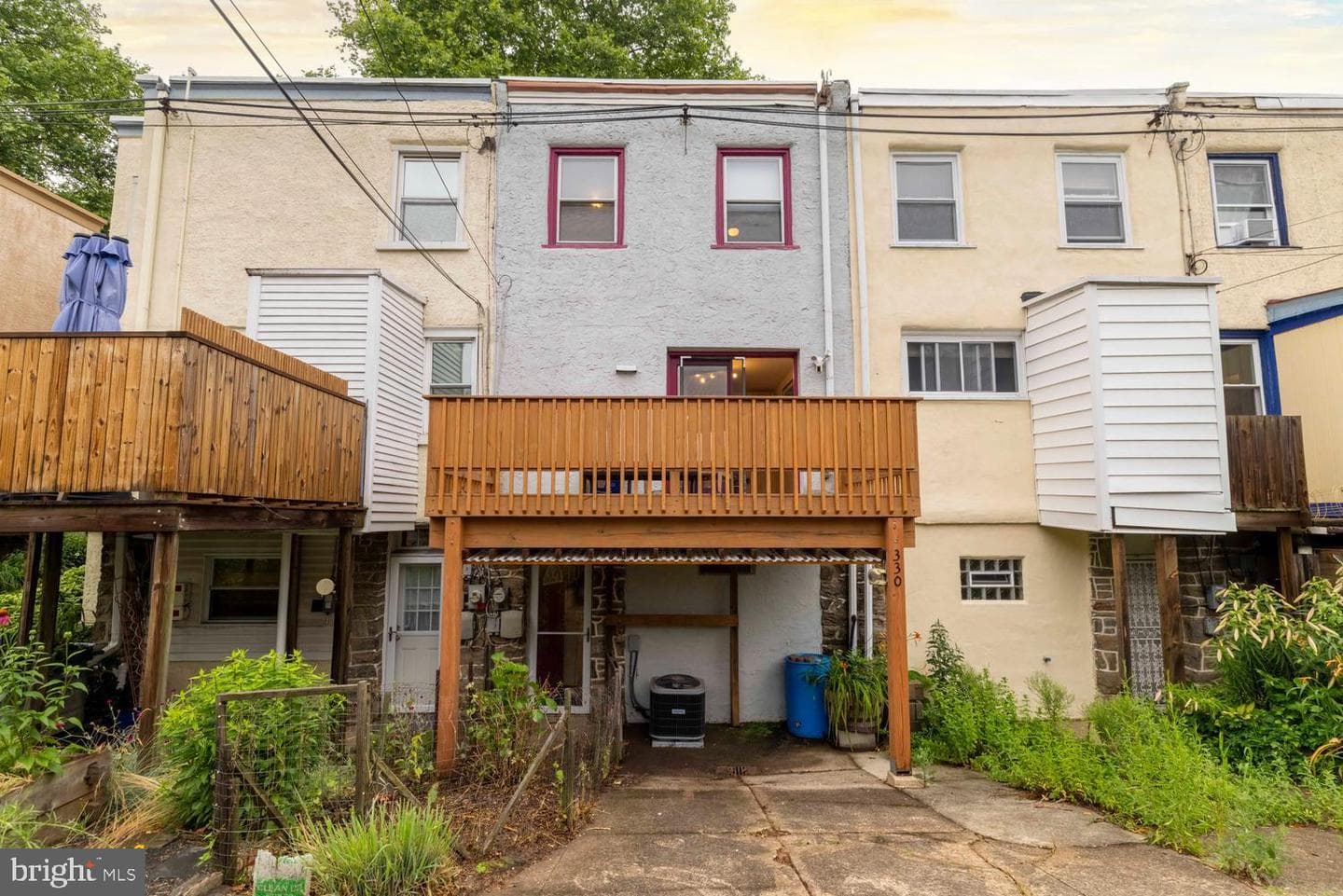 330 W Durham Street photo 28