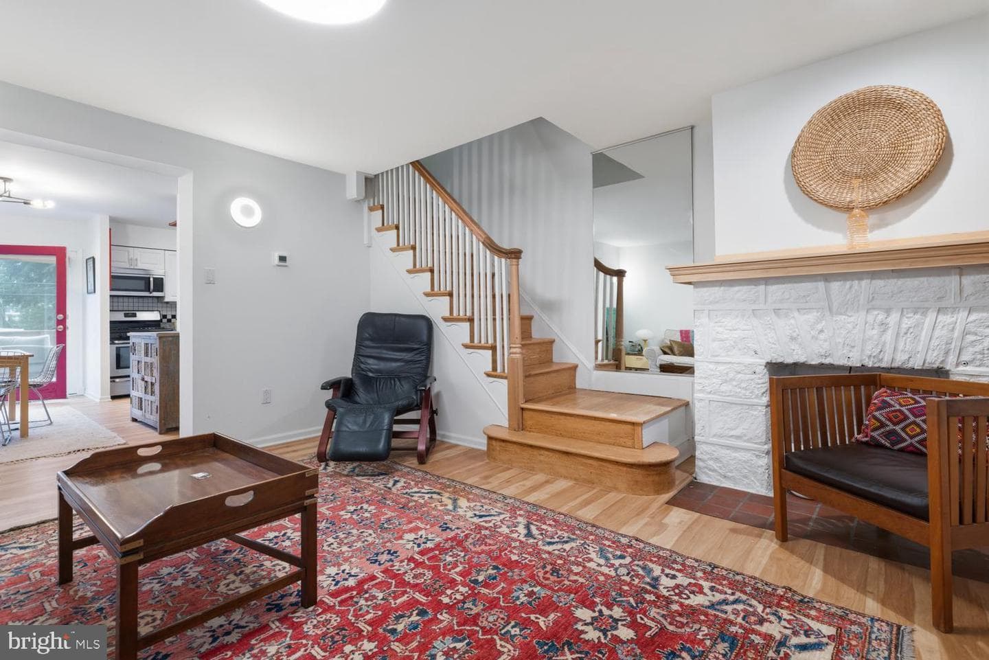 330 W Durham Street photo 4