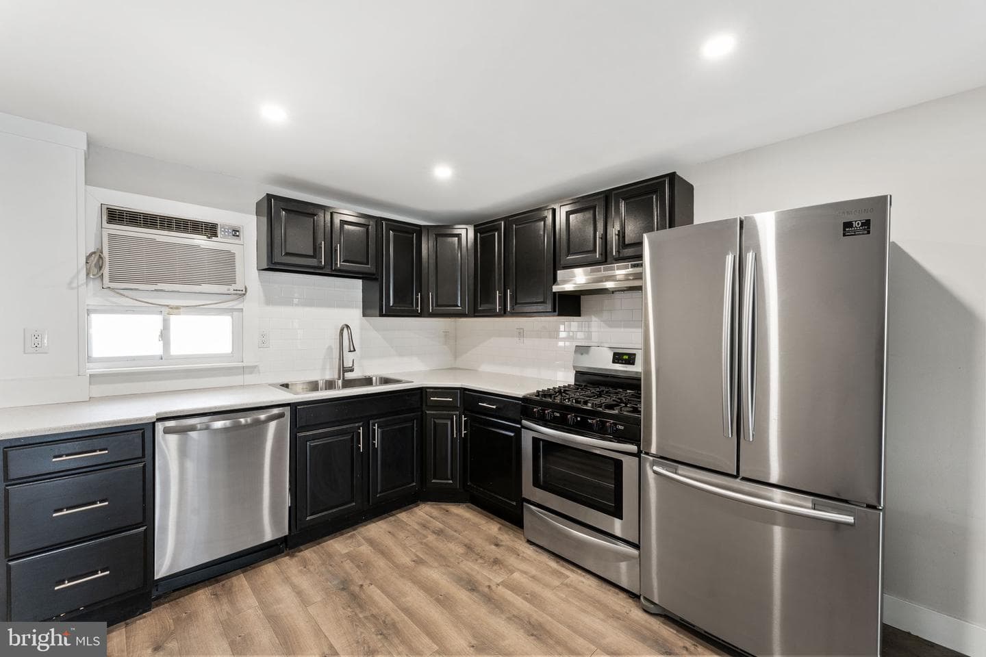 2833 S Sydenham Street photo 10