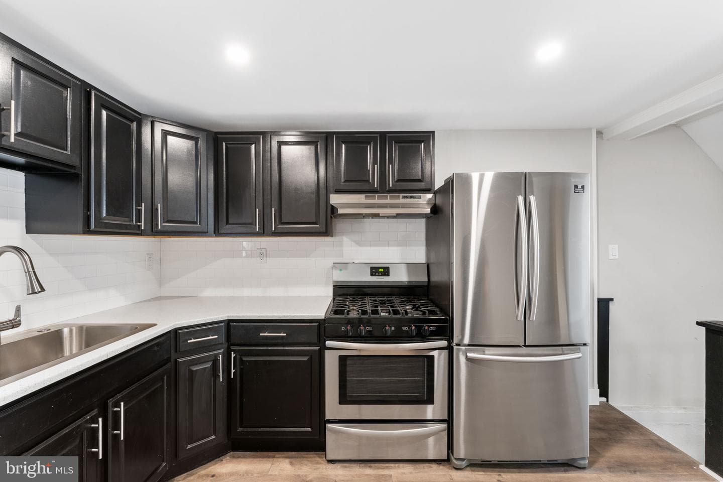 2833 S Sydenham Street photo 11