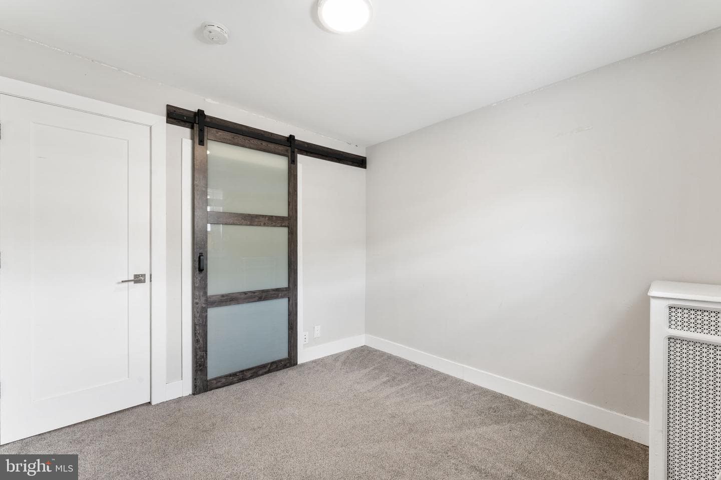 2833 S Sydenham Street photo 17