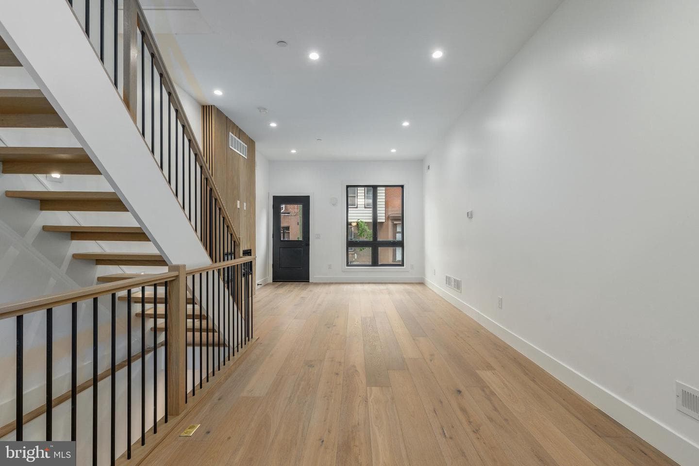 2368 E Norris Street photo 9