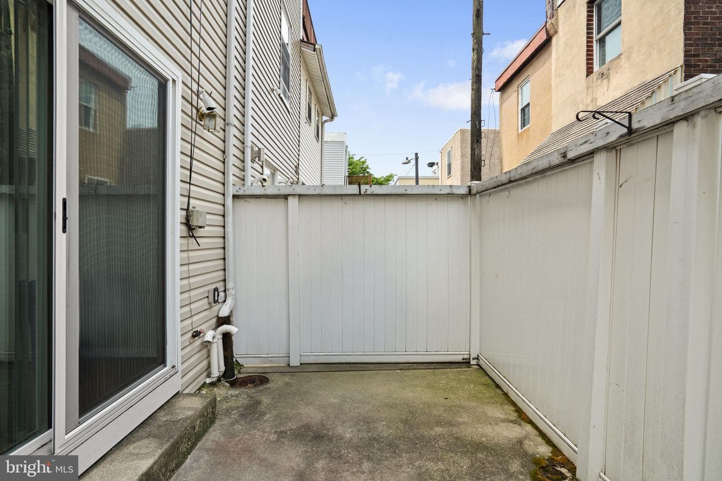 2310 E Cabot Street photo 13