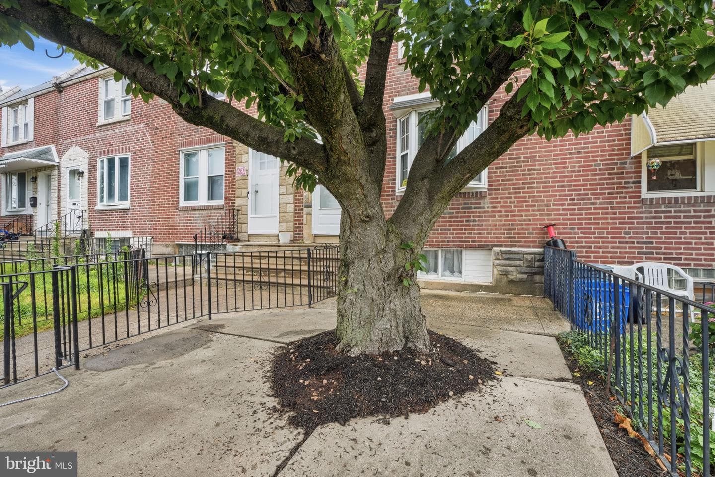 4733 Lansing Street photo 4