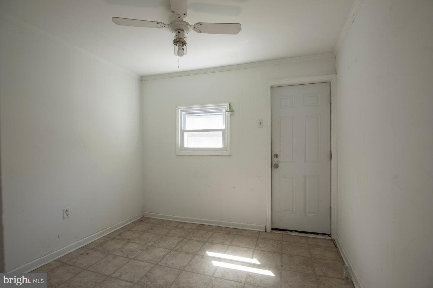 417 Krams Avenue photo 12