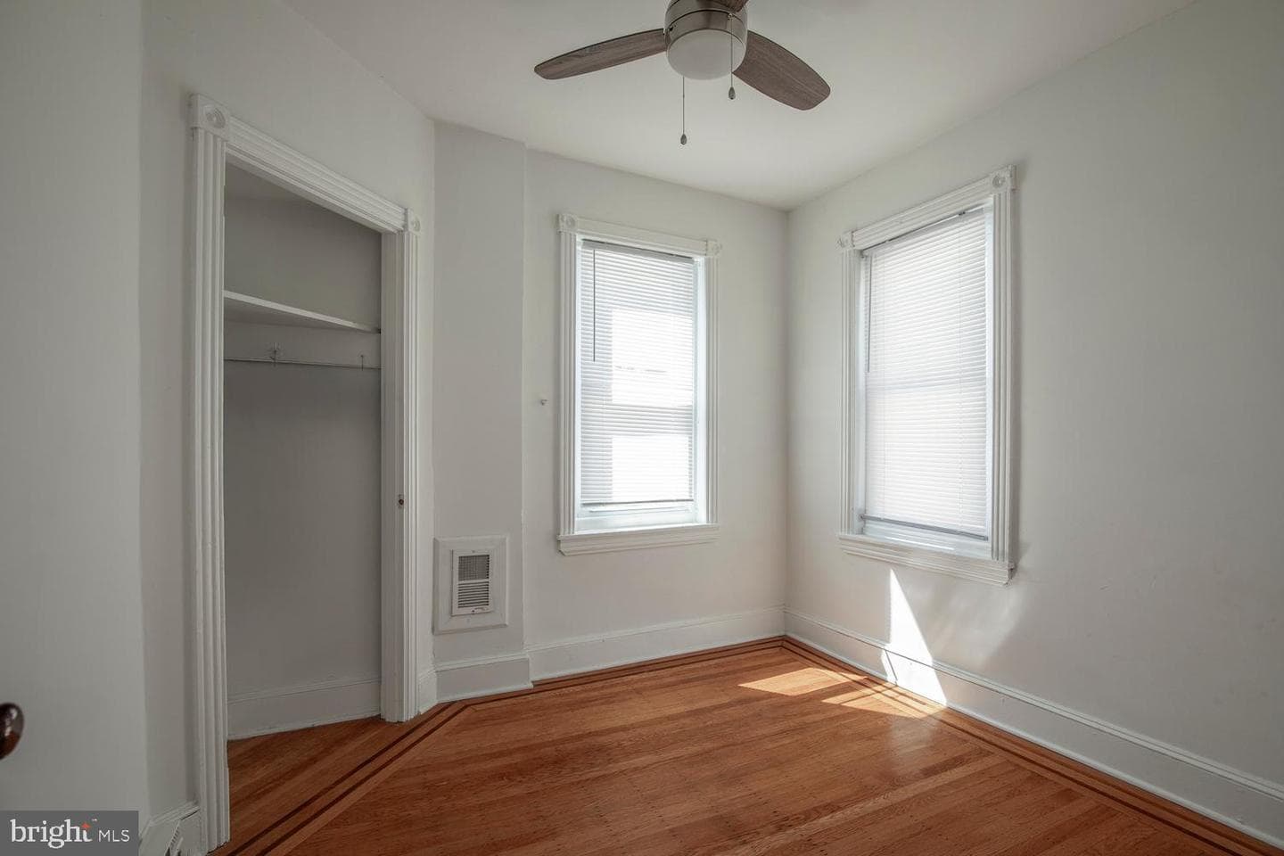417 Krams Avenue photo 19