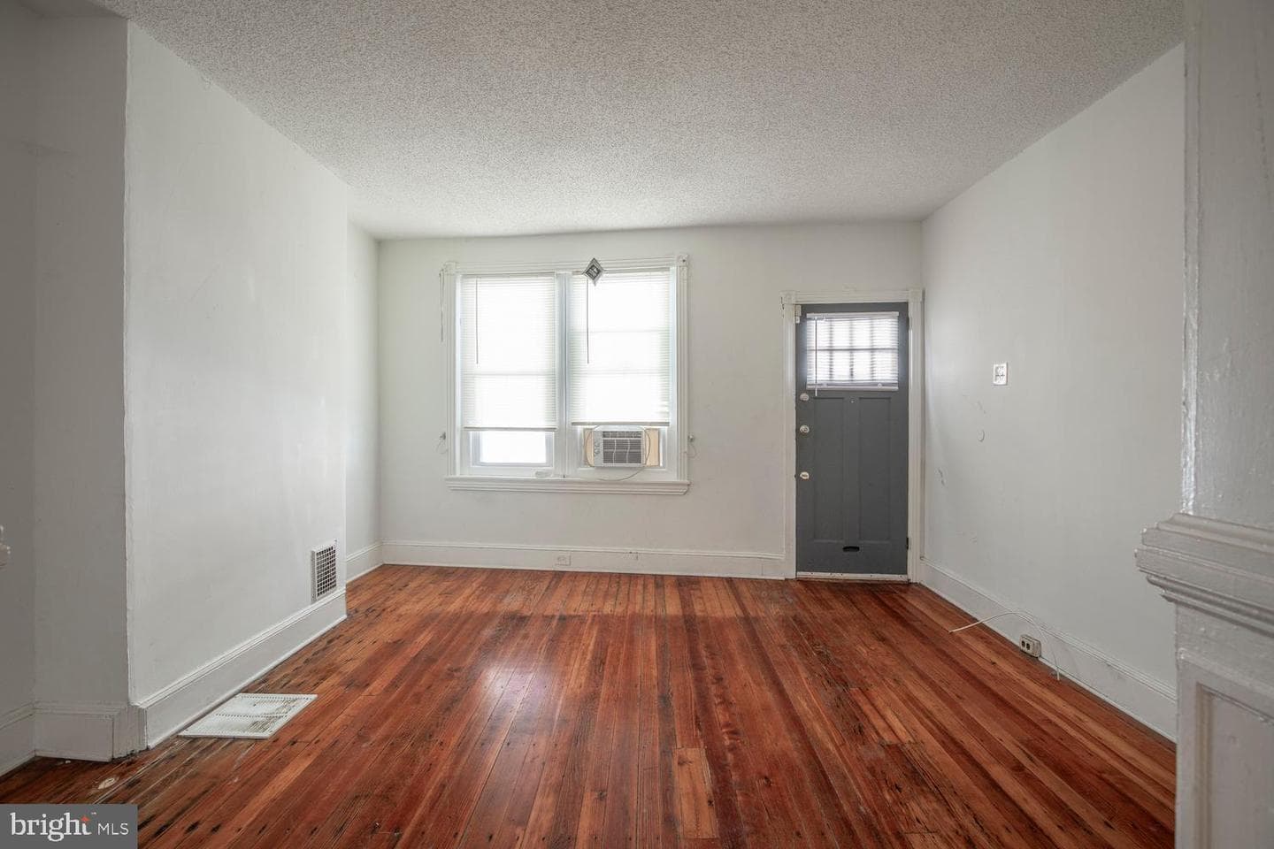 417 Krams Avenue photo 4