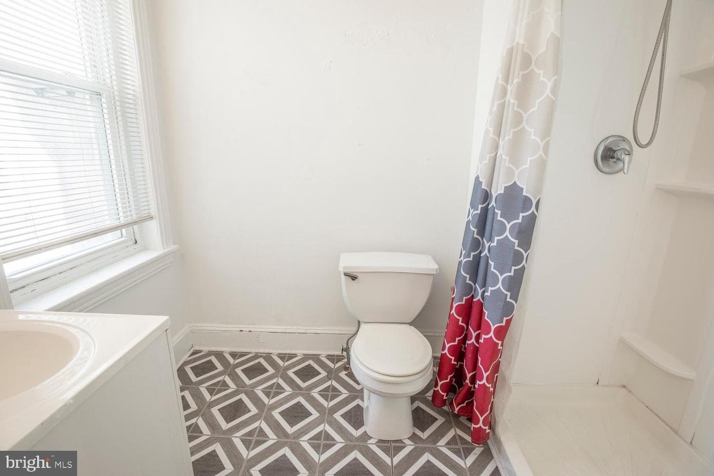 417 Krams Avenue photo 9