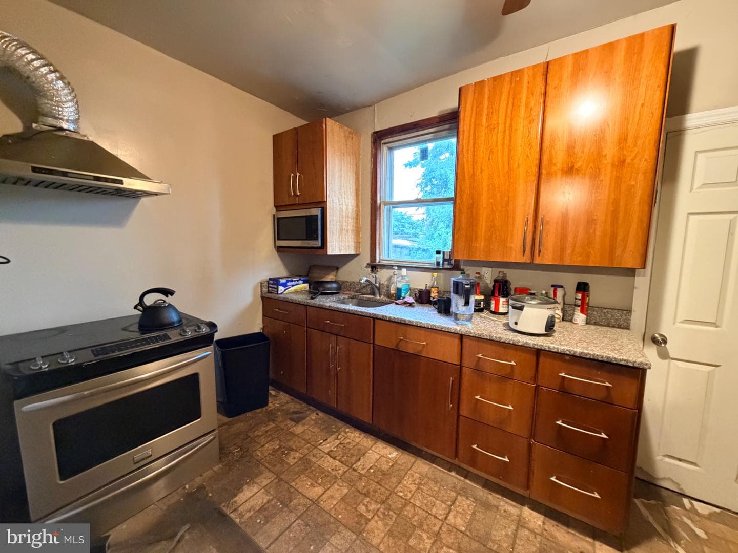 132 Delphine Street photo 3