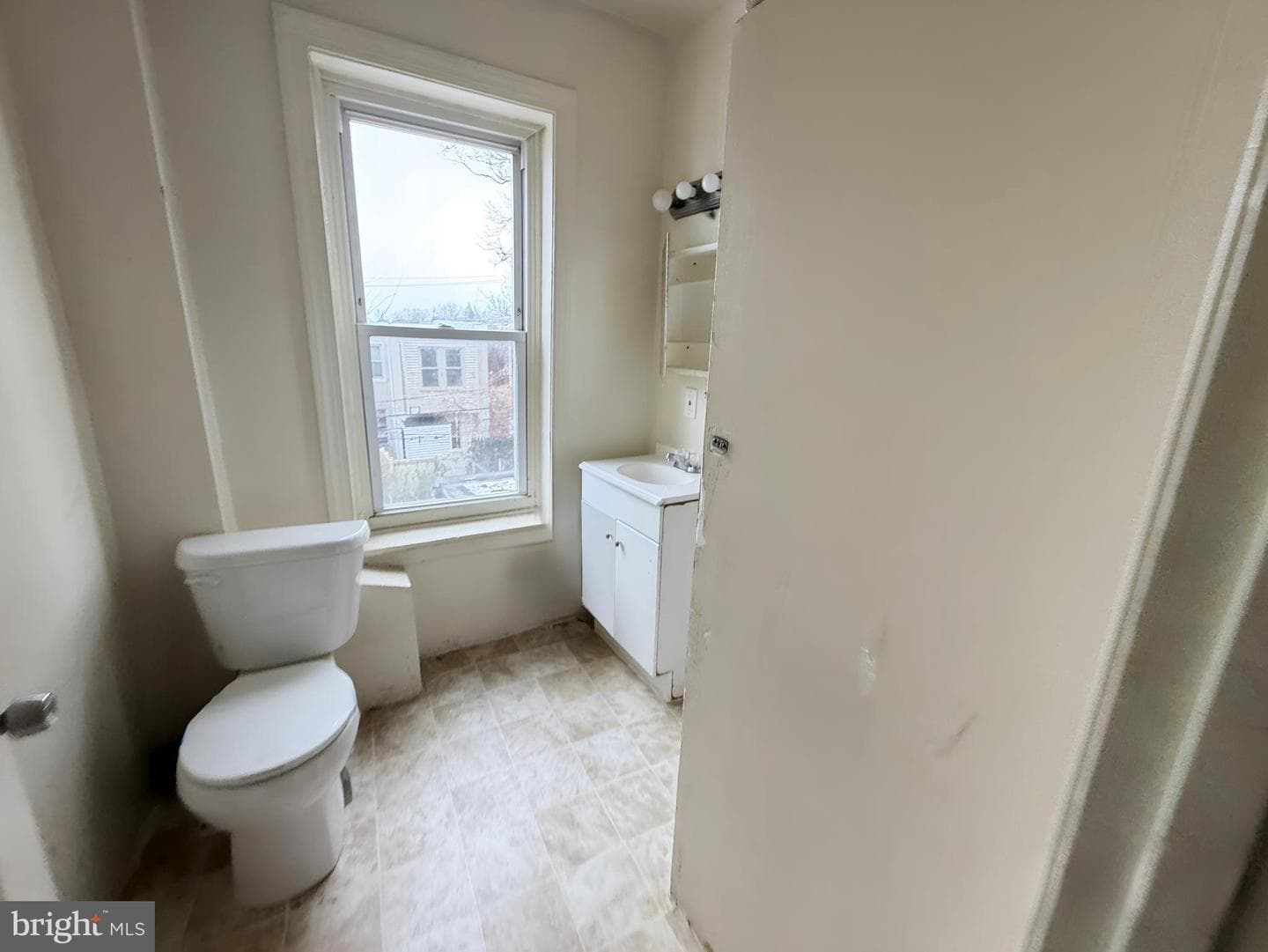 70 E Springer Street photo 9