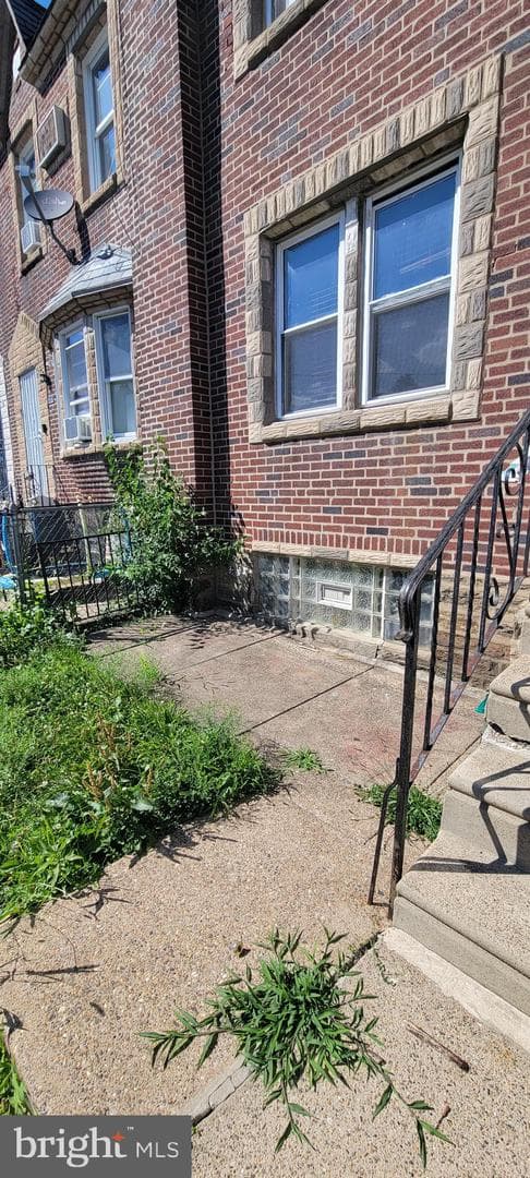 1221 Gilham Street photo 3