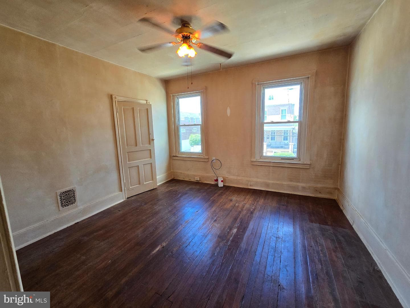 562 Martin Street photo 15
