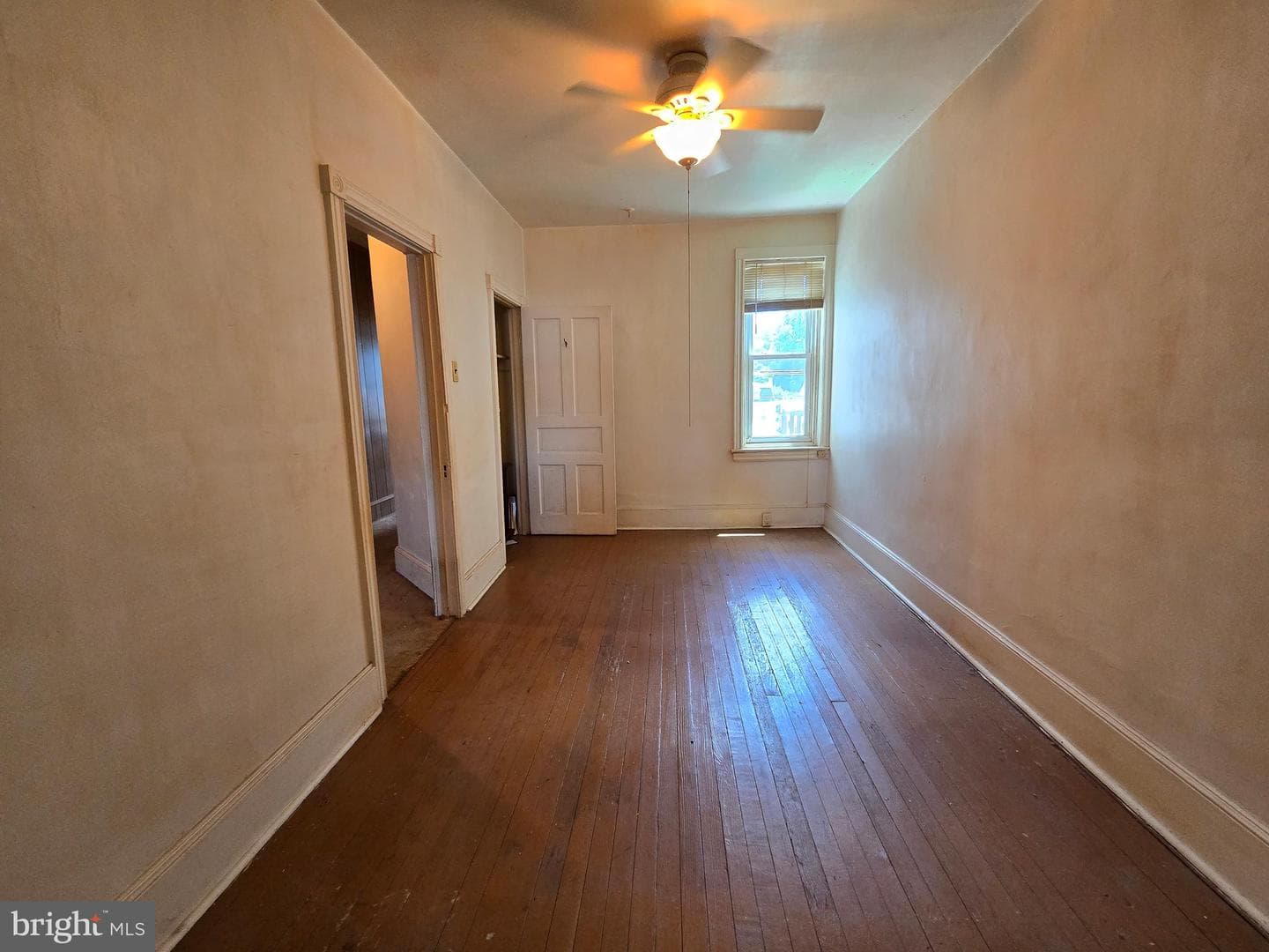 562 Martin Street photo 17