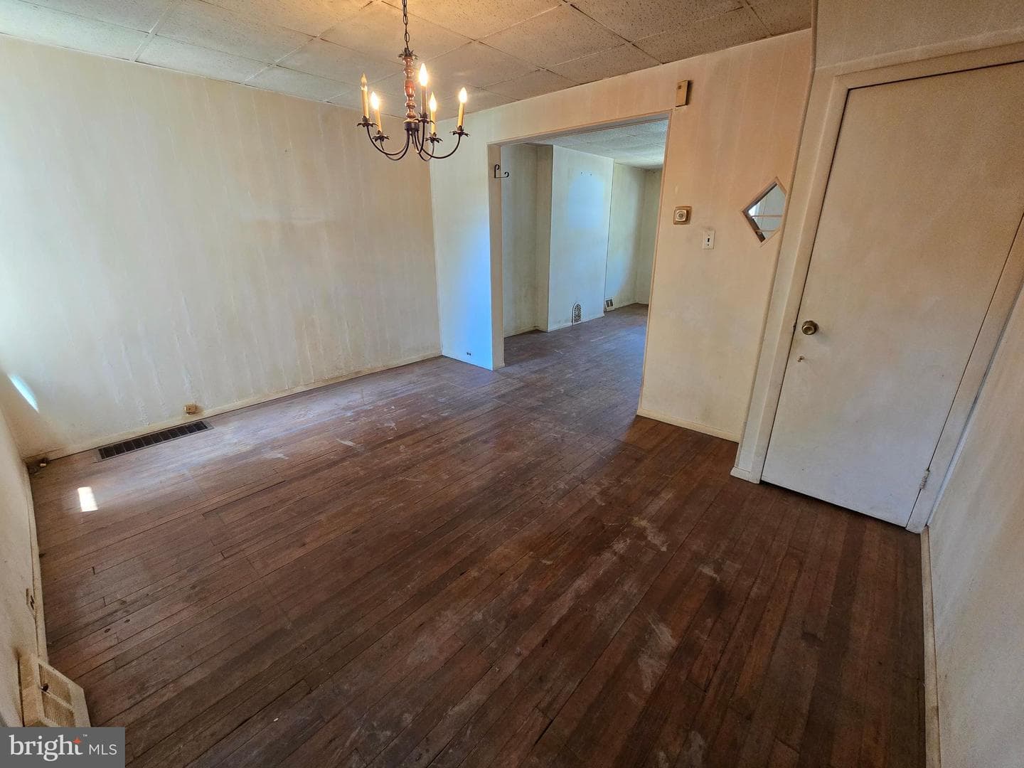 562 Martin Street photo 8
