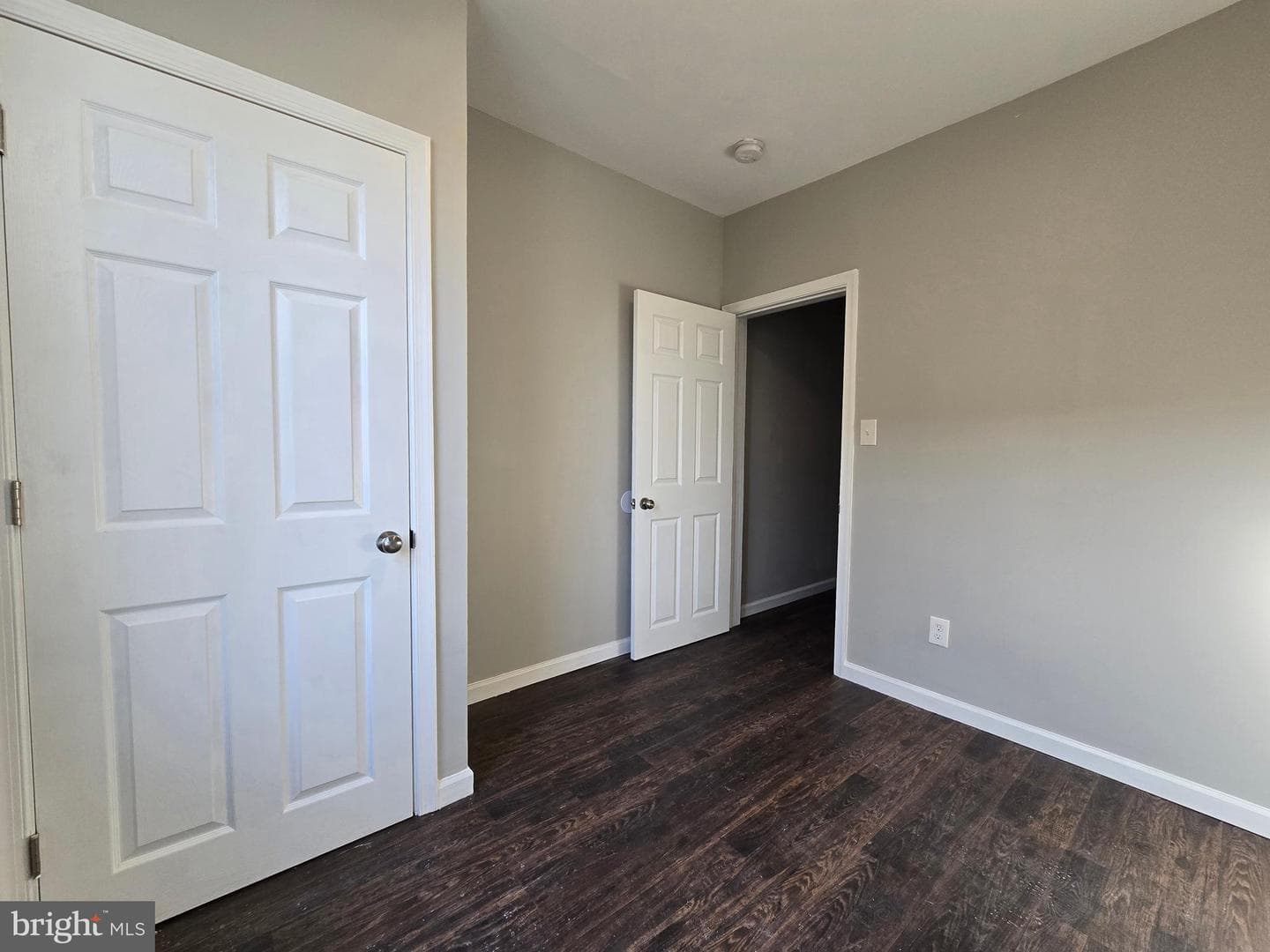 2260 E Cambria Street photo 16
