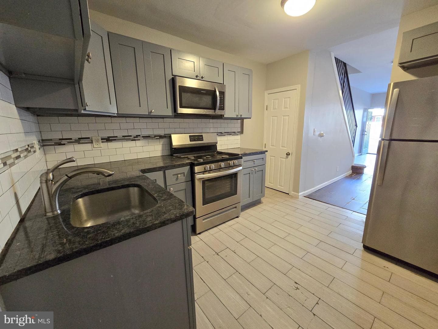 2260 E Cambria Street photo 4