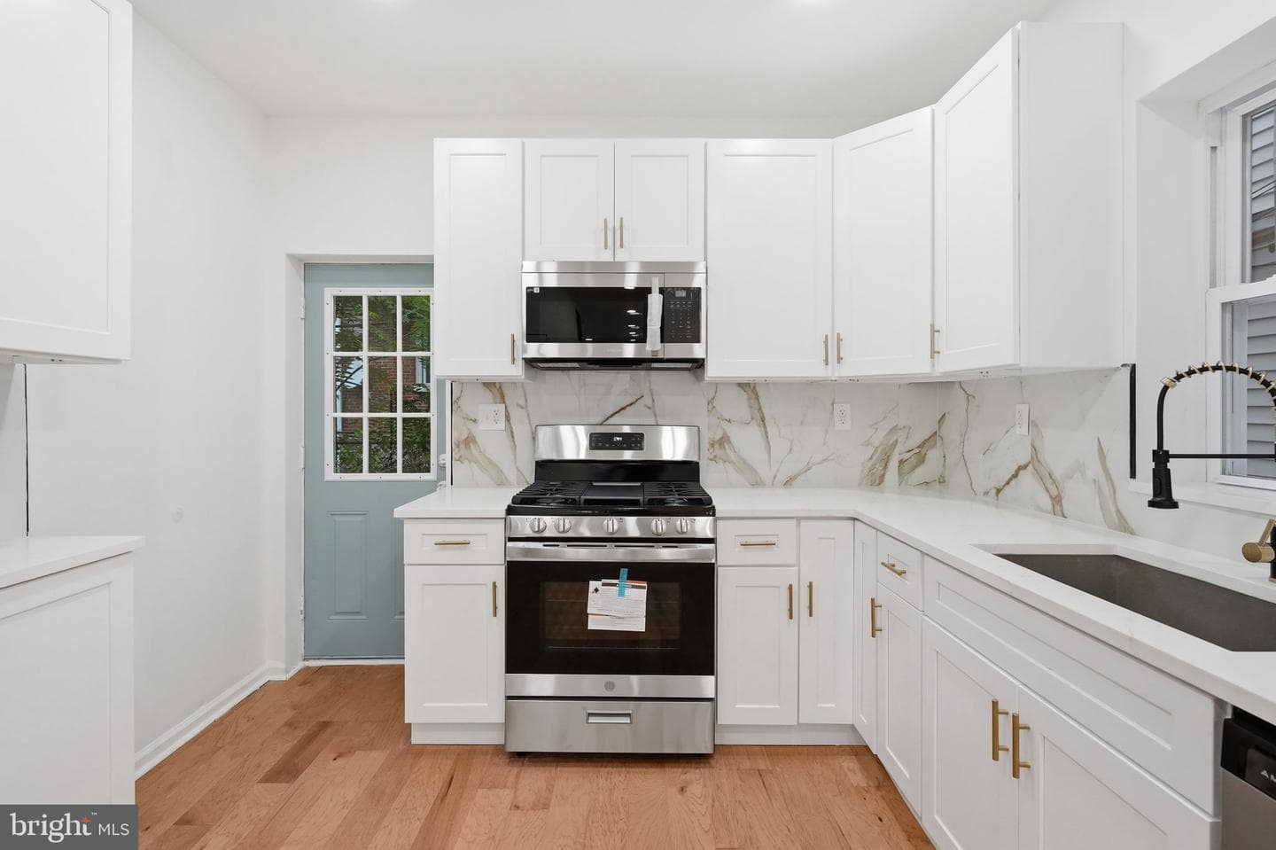 5753 Catharine Street photo 12