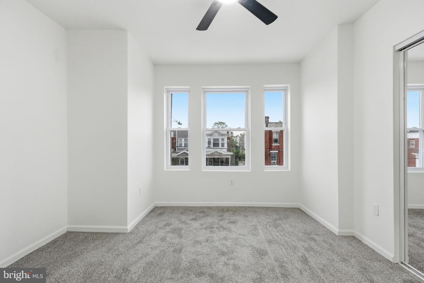 5753 Catharine Street photo 23