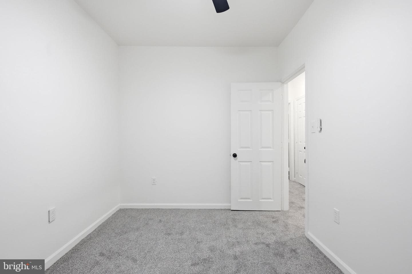 5753 Catharine Street photo 28