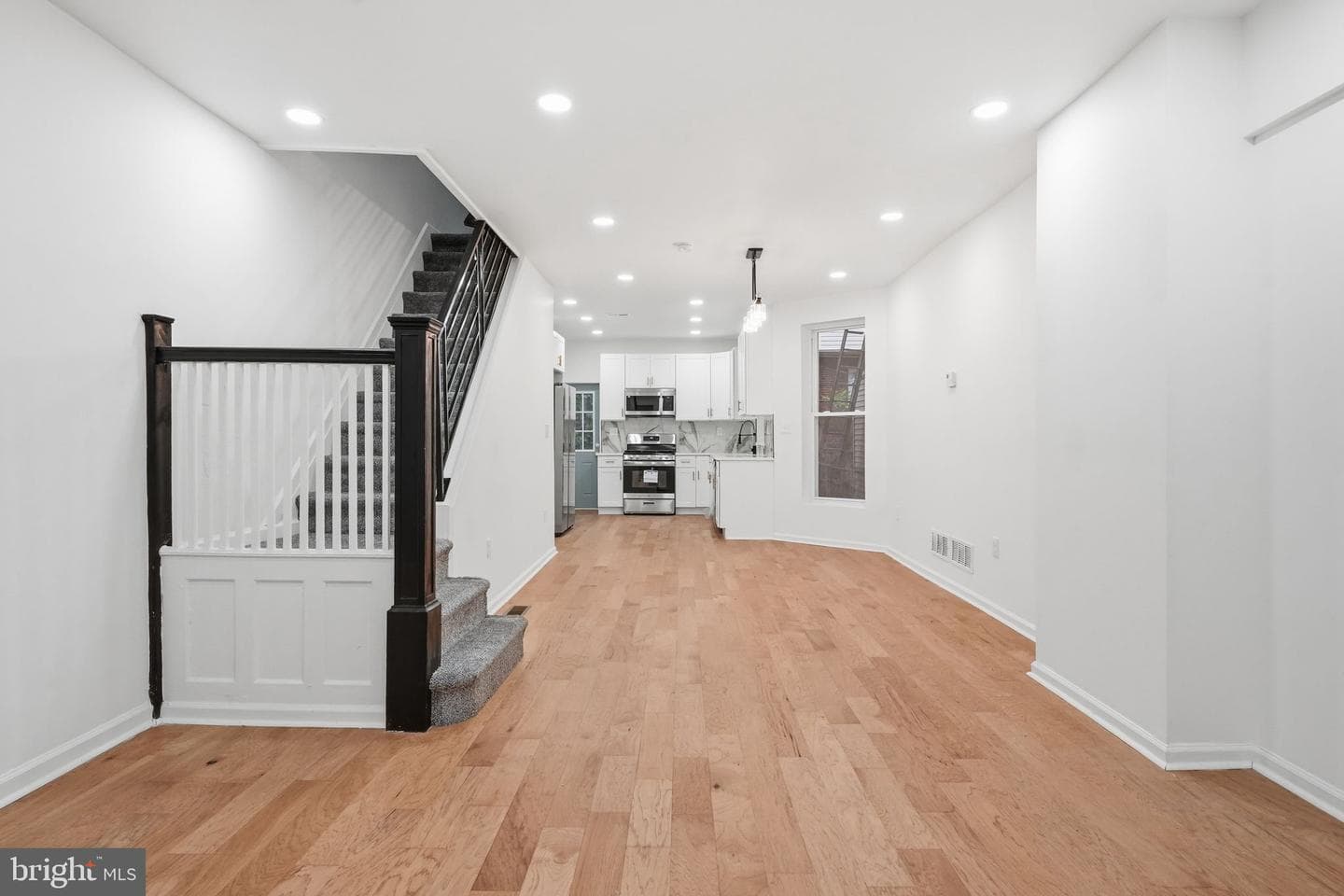 5753 Catharine Street photo 4