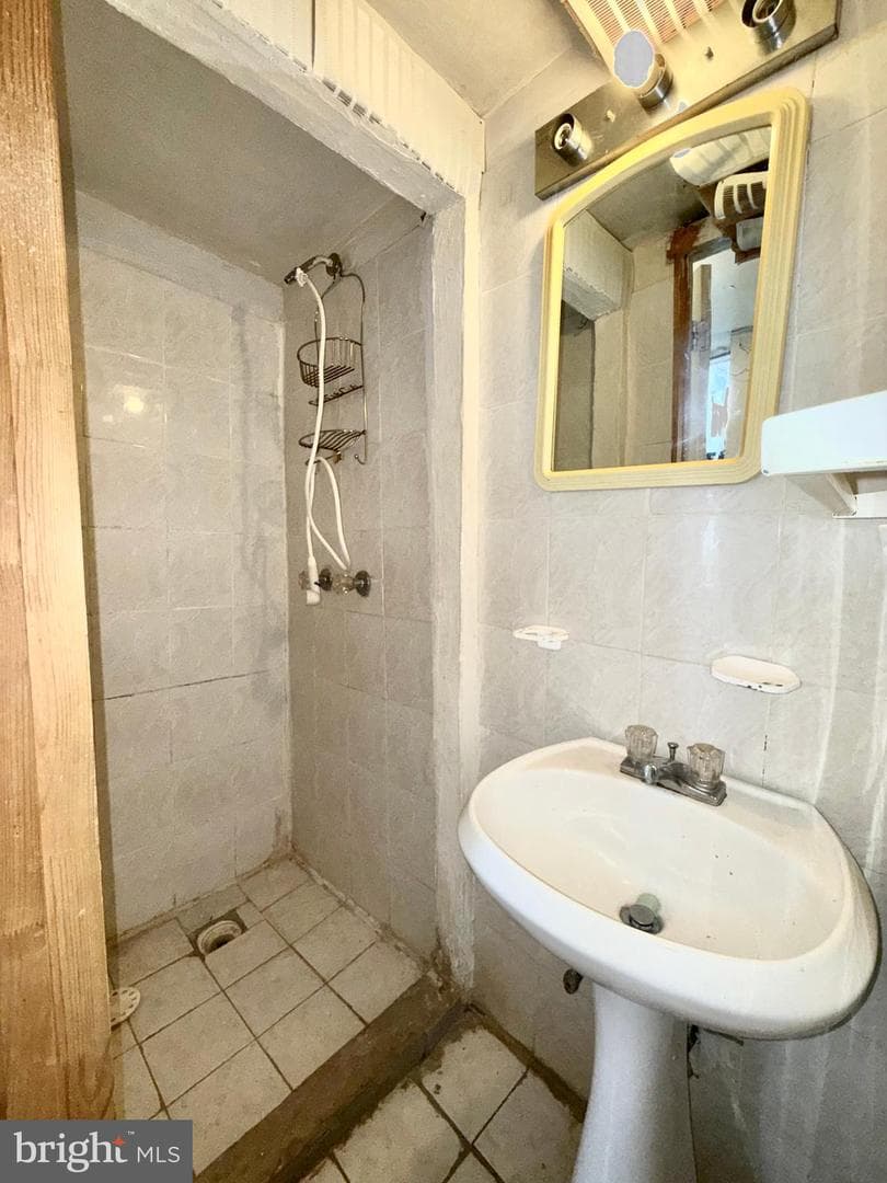 5461 Diamond Street photo 16