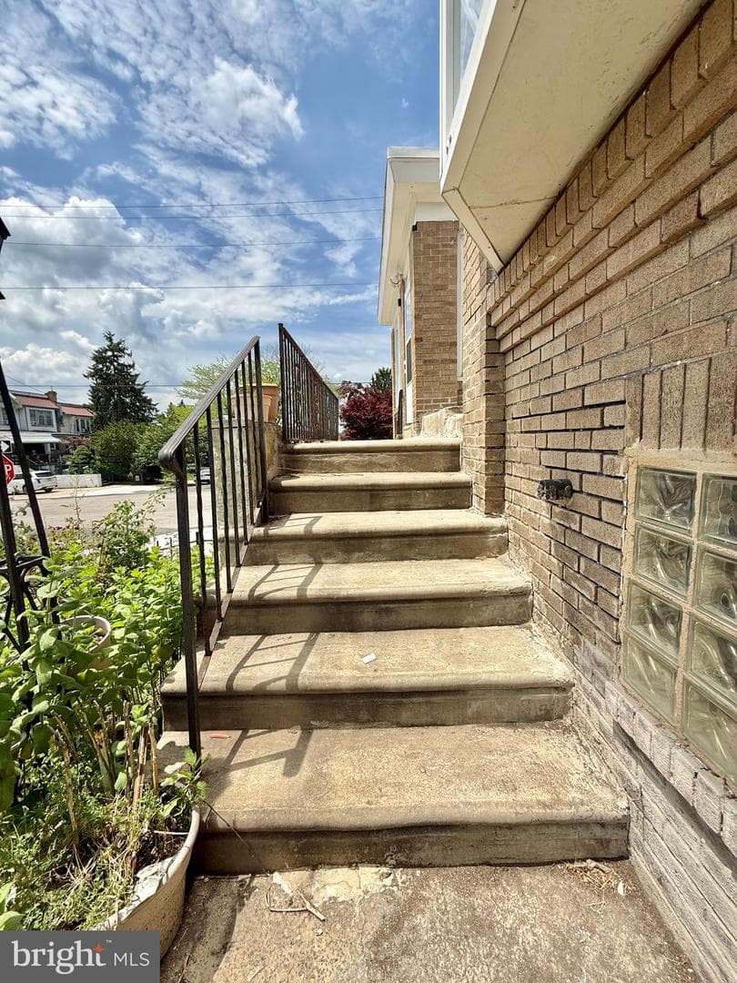 5461 Diamond Street photo 3