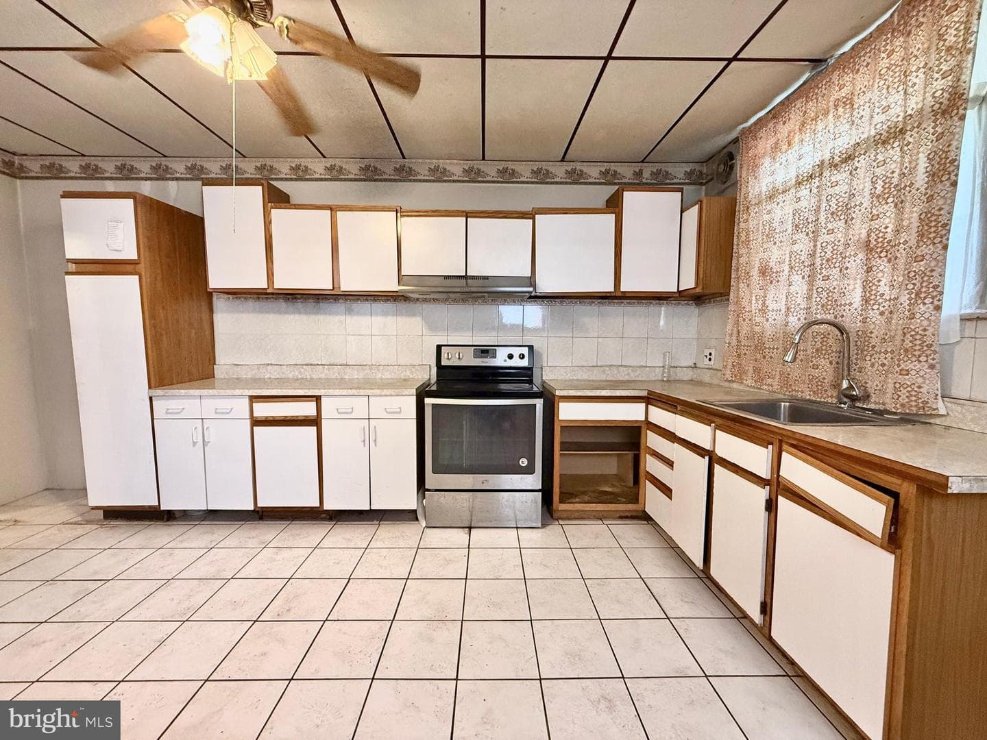 5461 Diamond Street photo 92