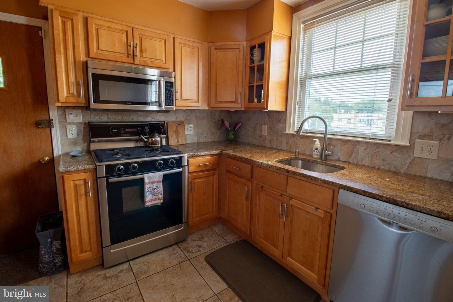 1334 E Cardeza Street photo 5