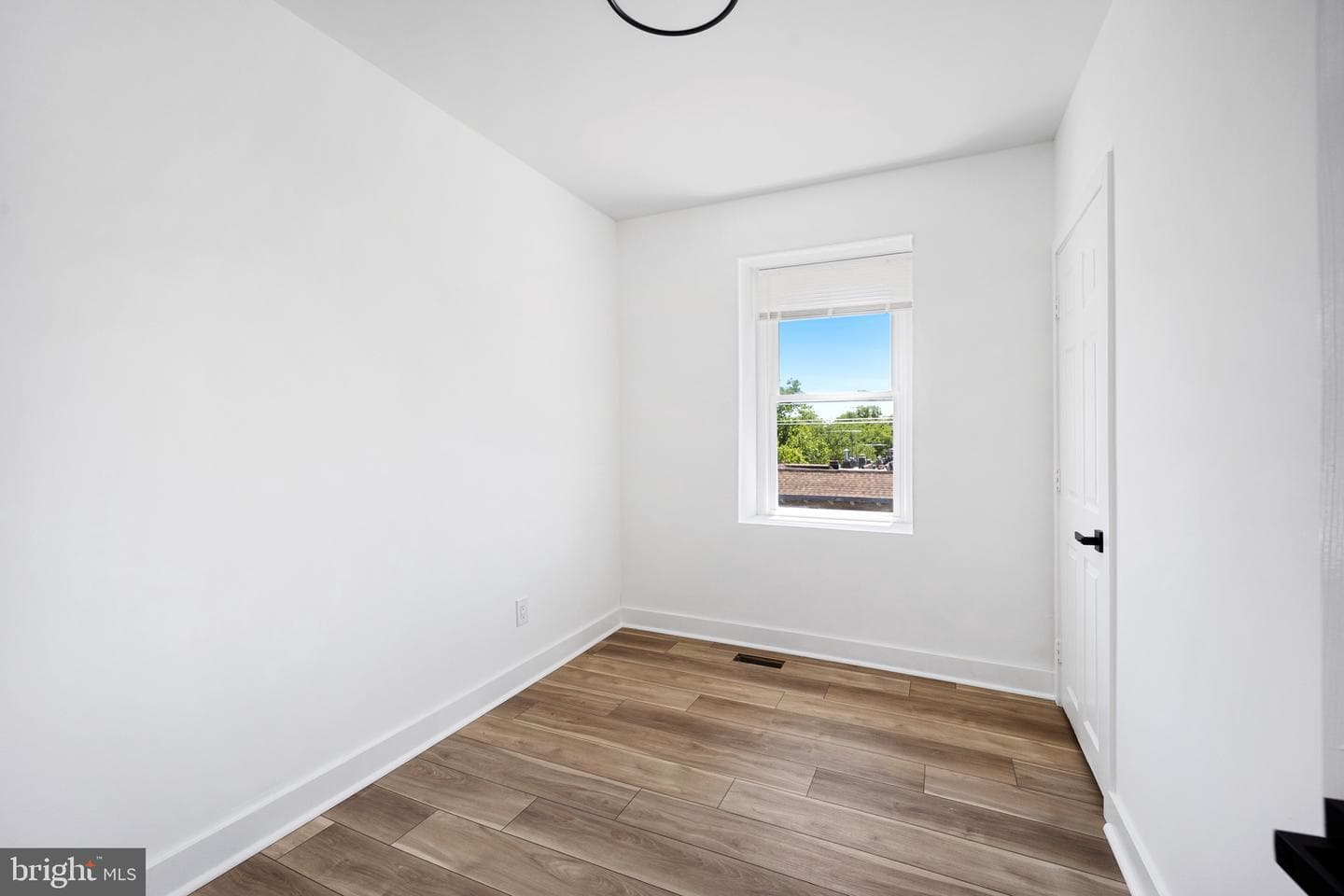 7100 N Broad Street photo 11