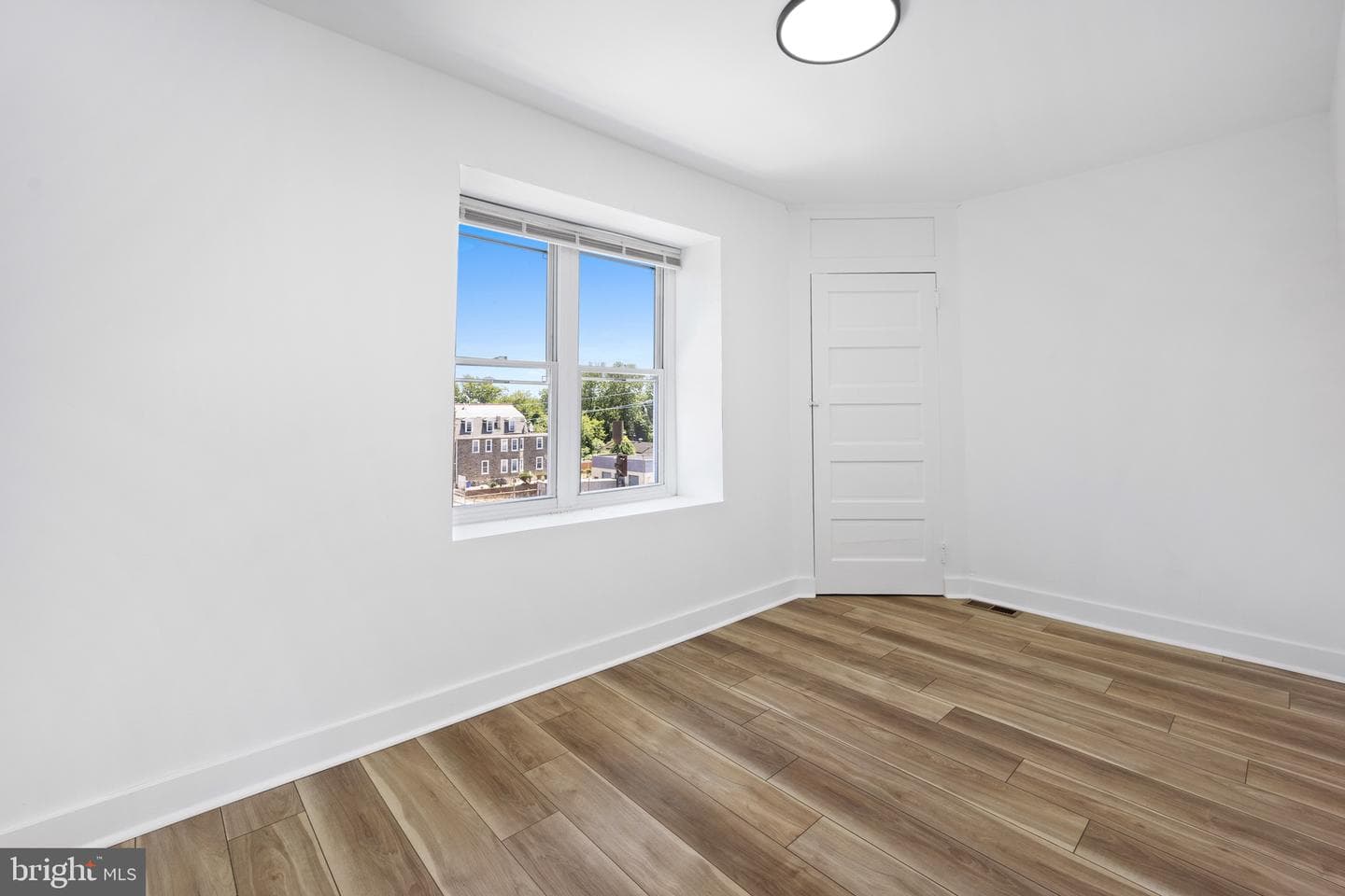 7100 N Broad Street photo 14