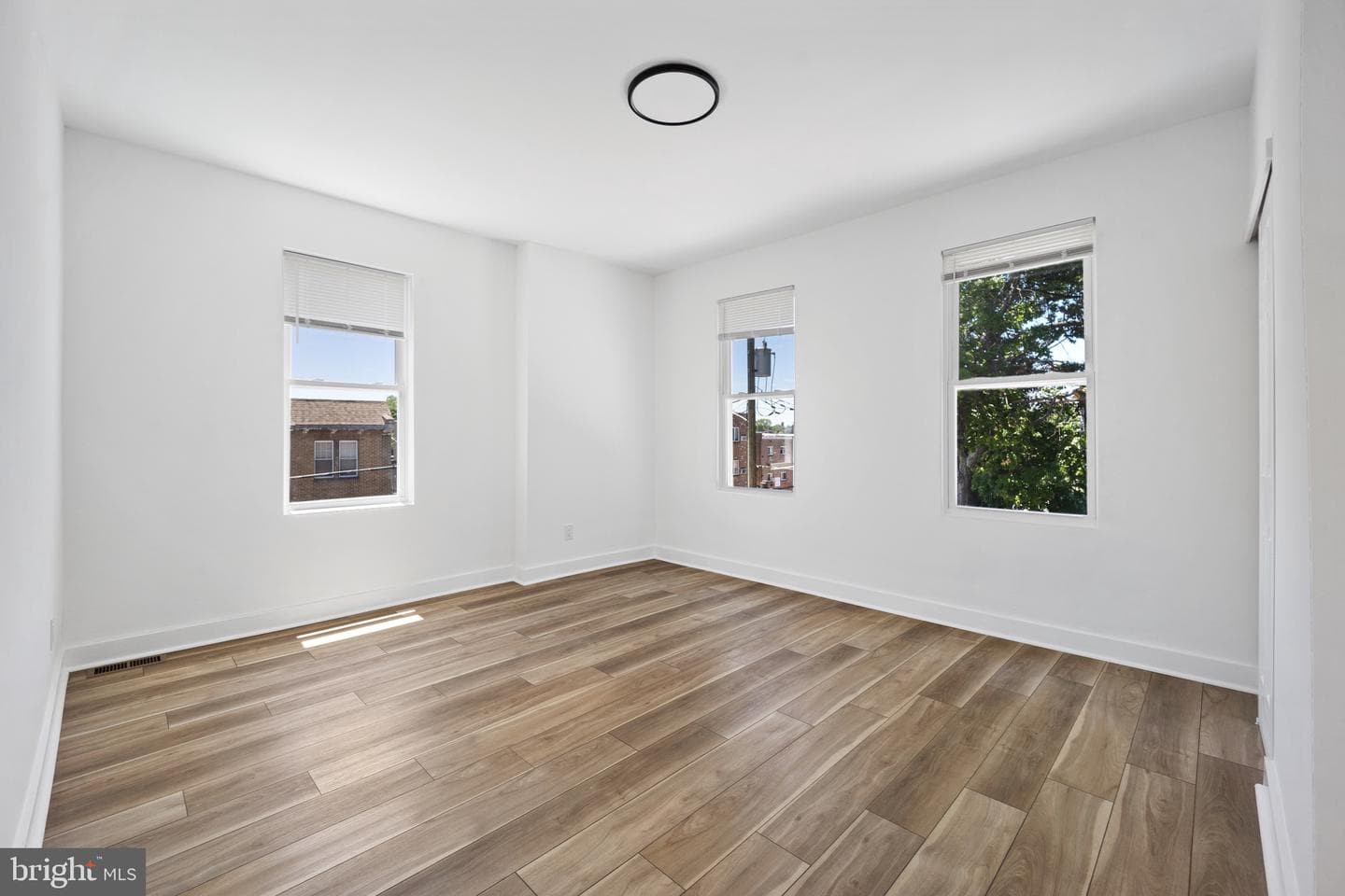 7100 N Broad Street photo 18
