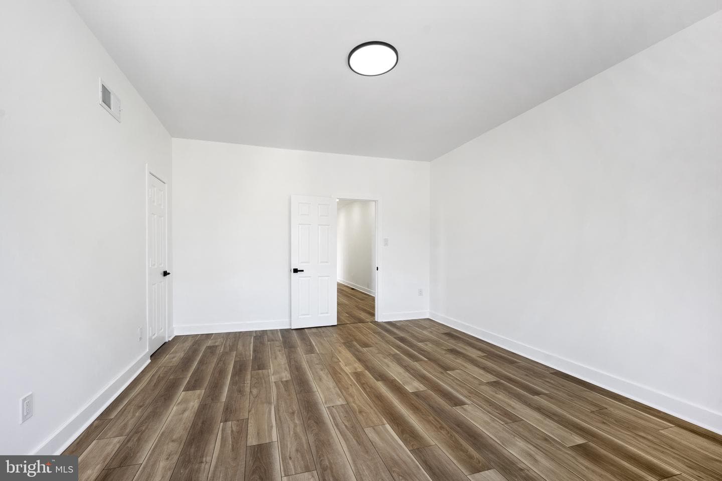 7100 N Broad Street photo 25