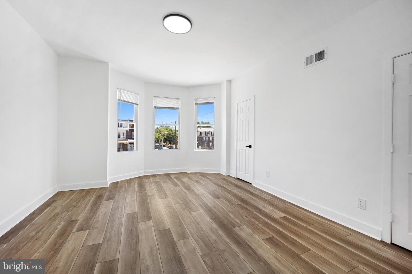 7100 N Broad Street photo 26