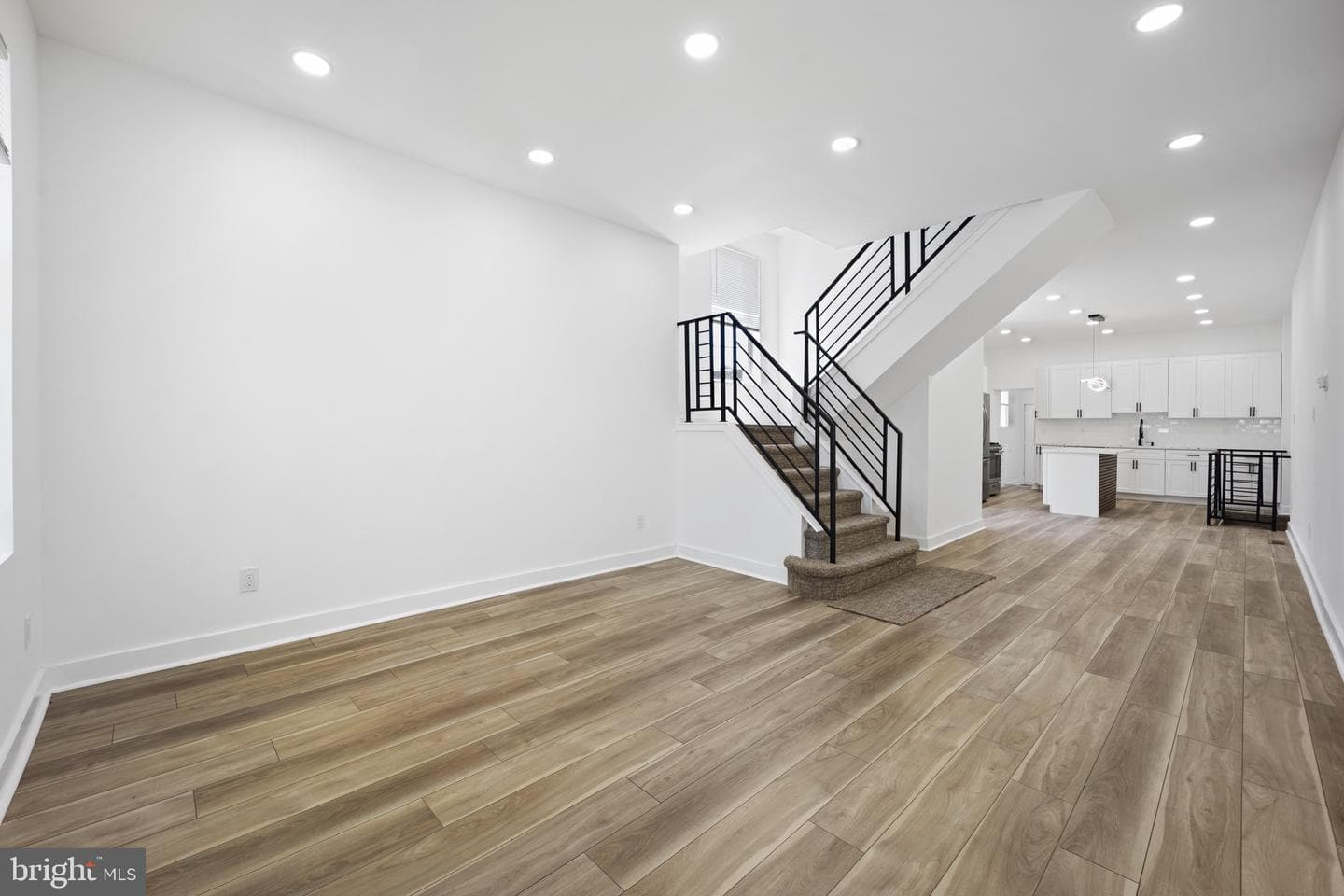 7100 N Broad Street photo 32