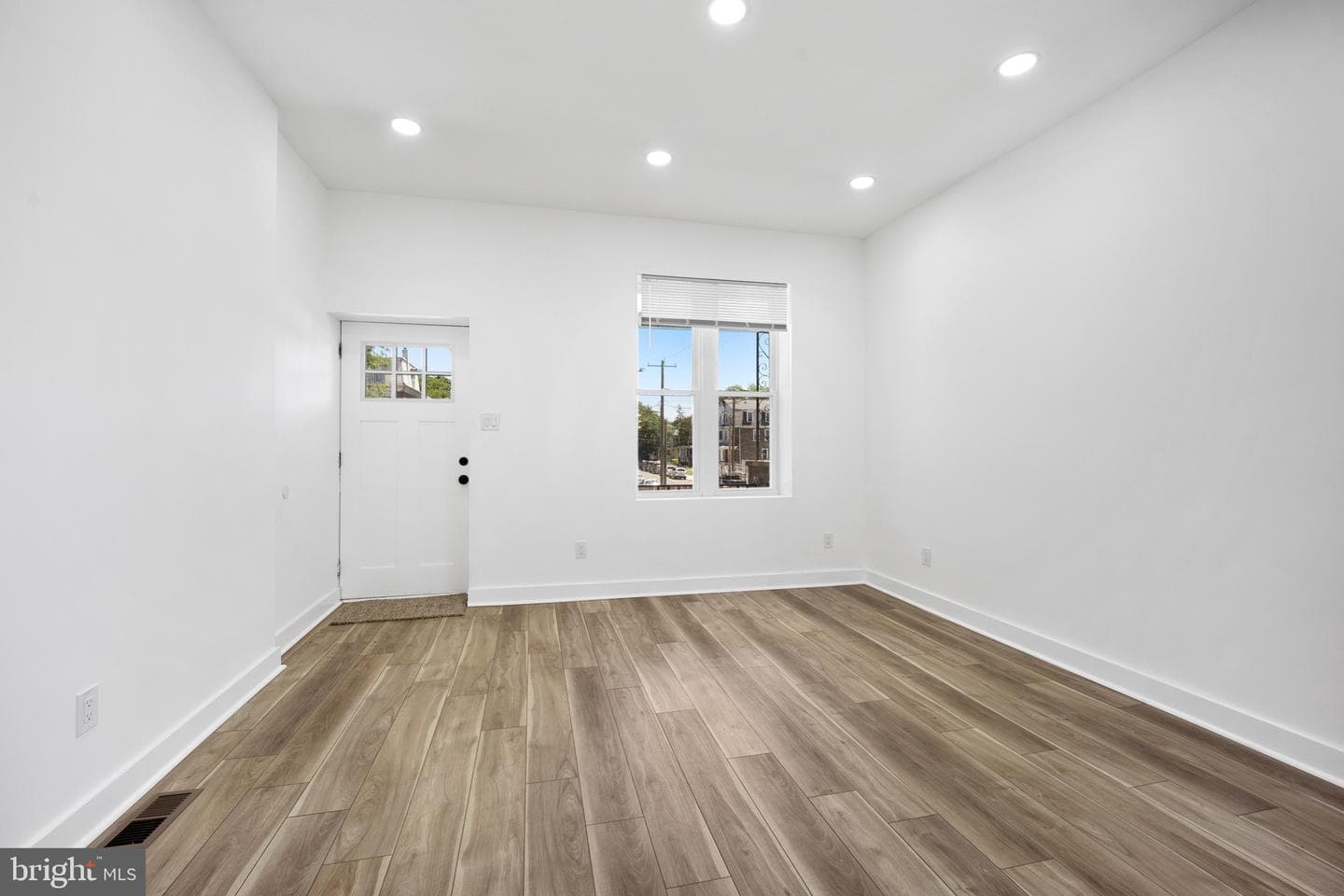 7100 N Broad Street photo 33