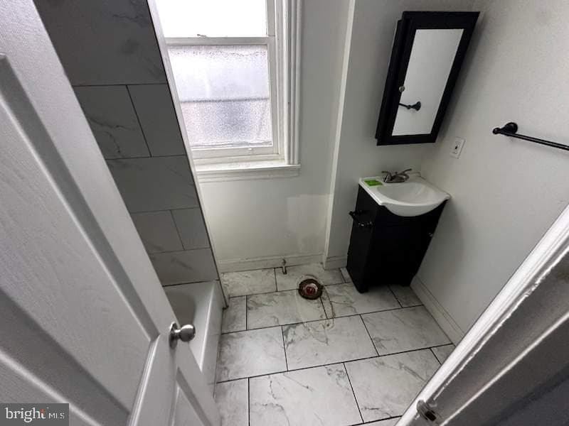 1537 Dyre Street photo 11