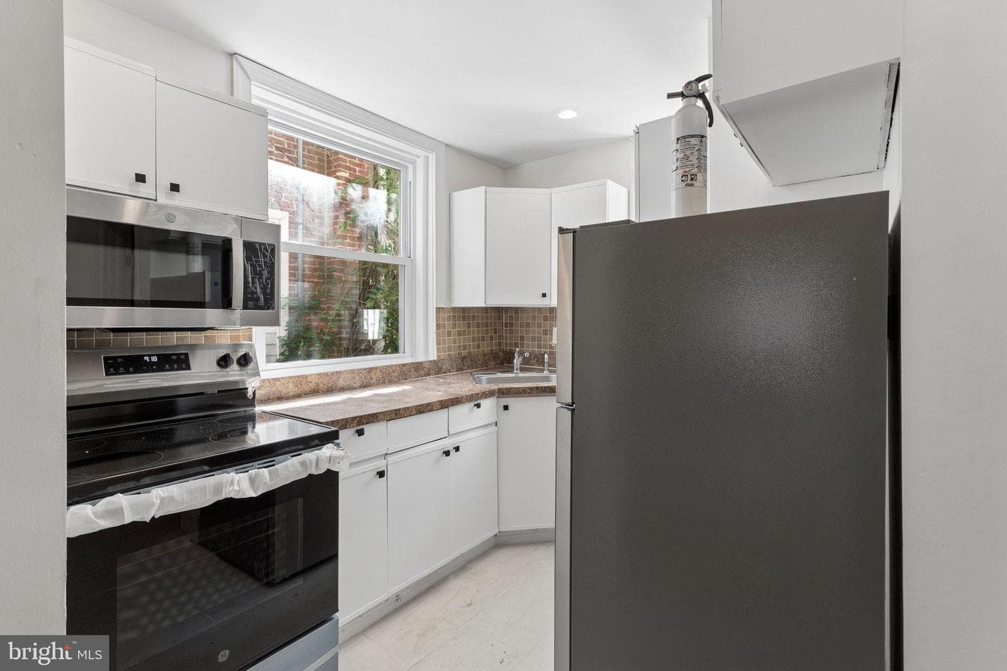 5532 Addison Street photo 17