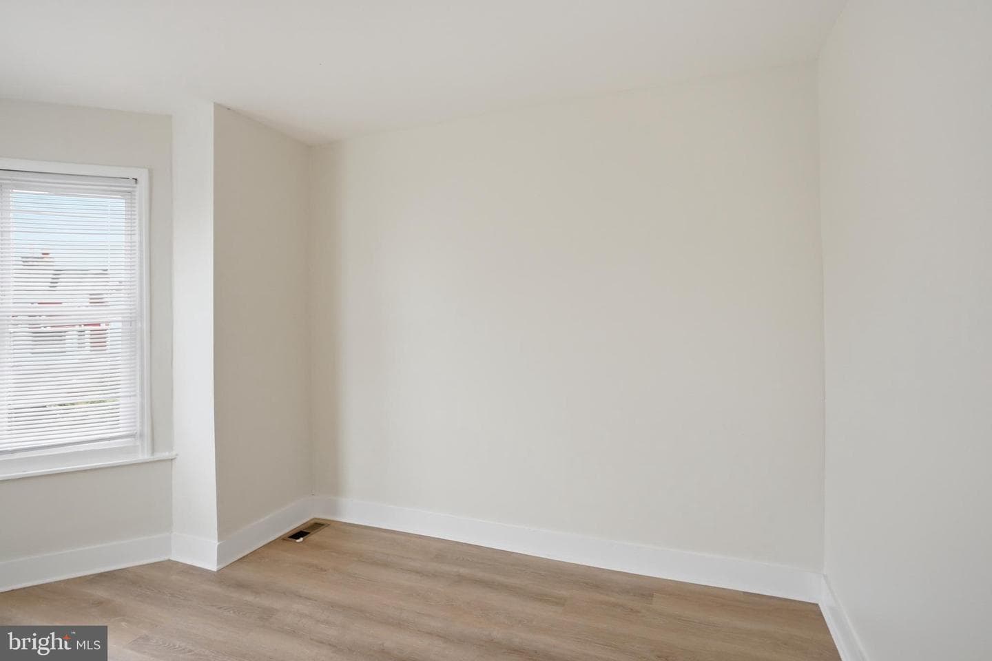 5532 Addison Street photo 25