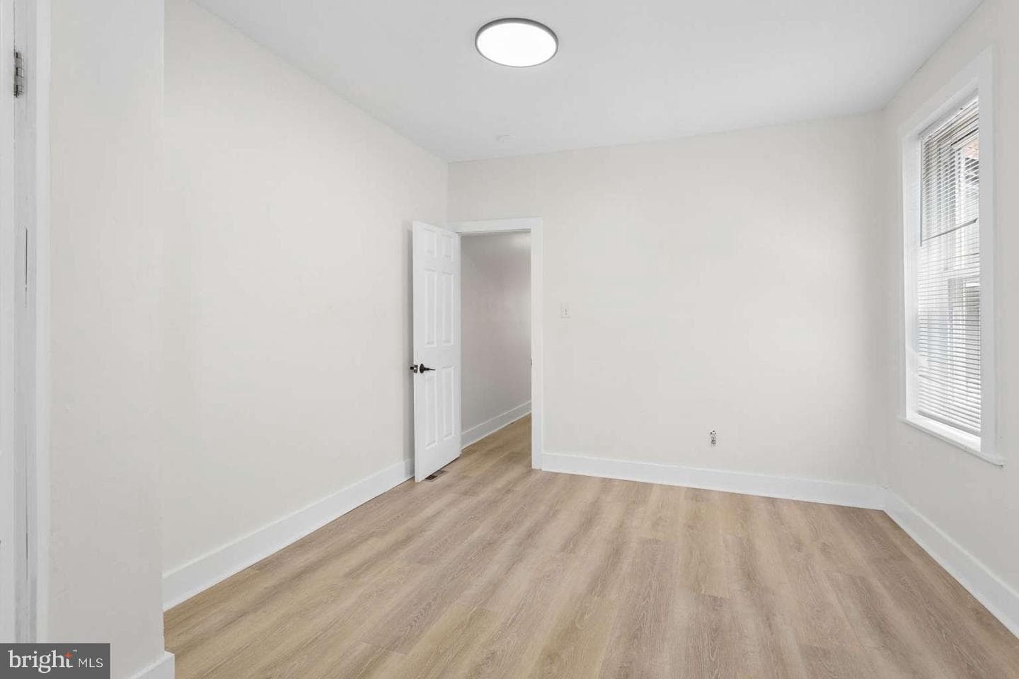 5532 Addison Street photo 31