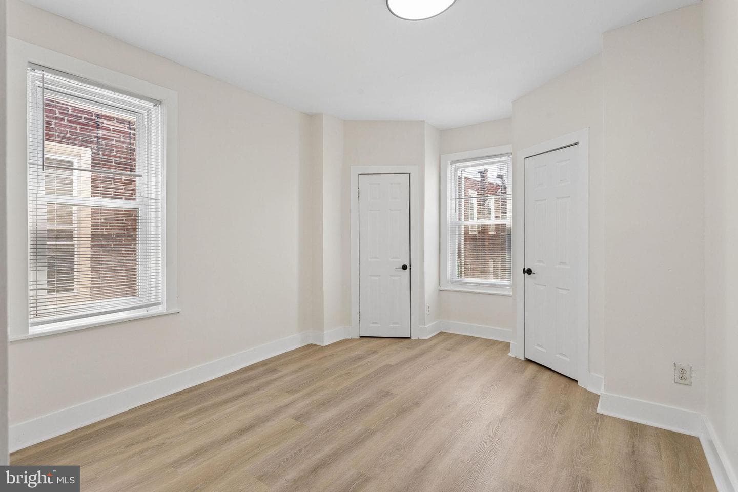 5532 Addison Street photo 32