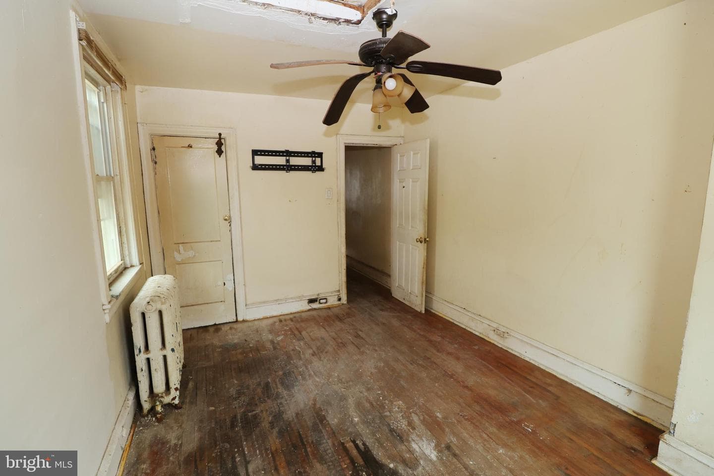 406 W Grange Avenue photo 14