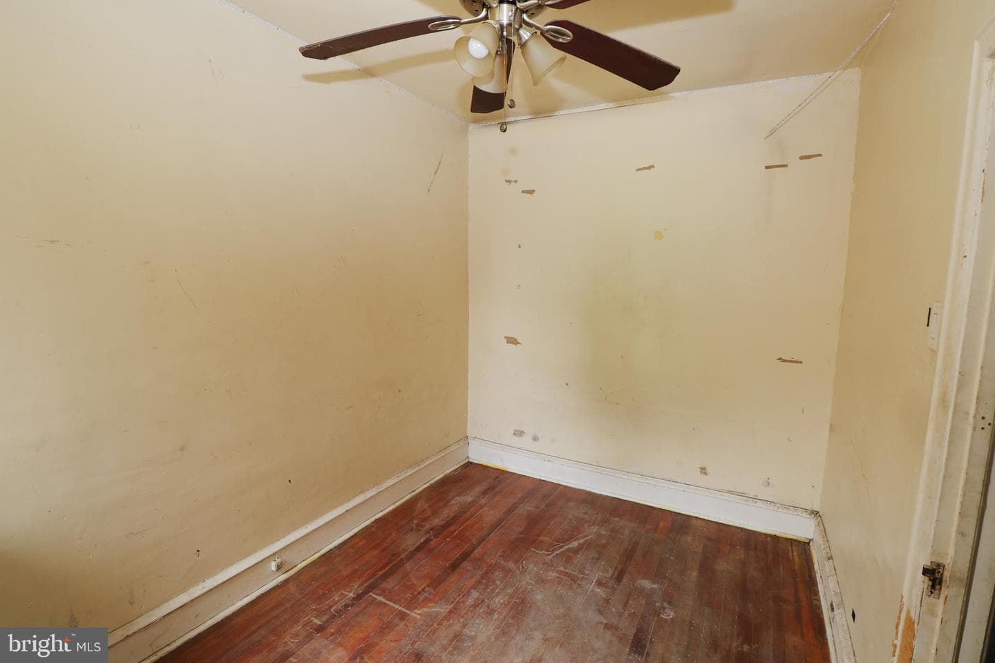 406 W Grange Avenue photo 16