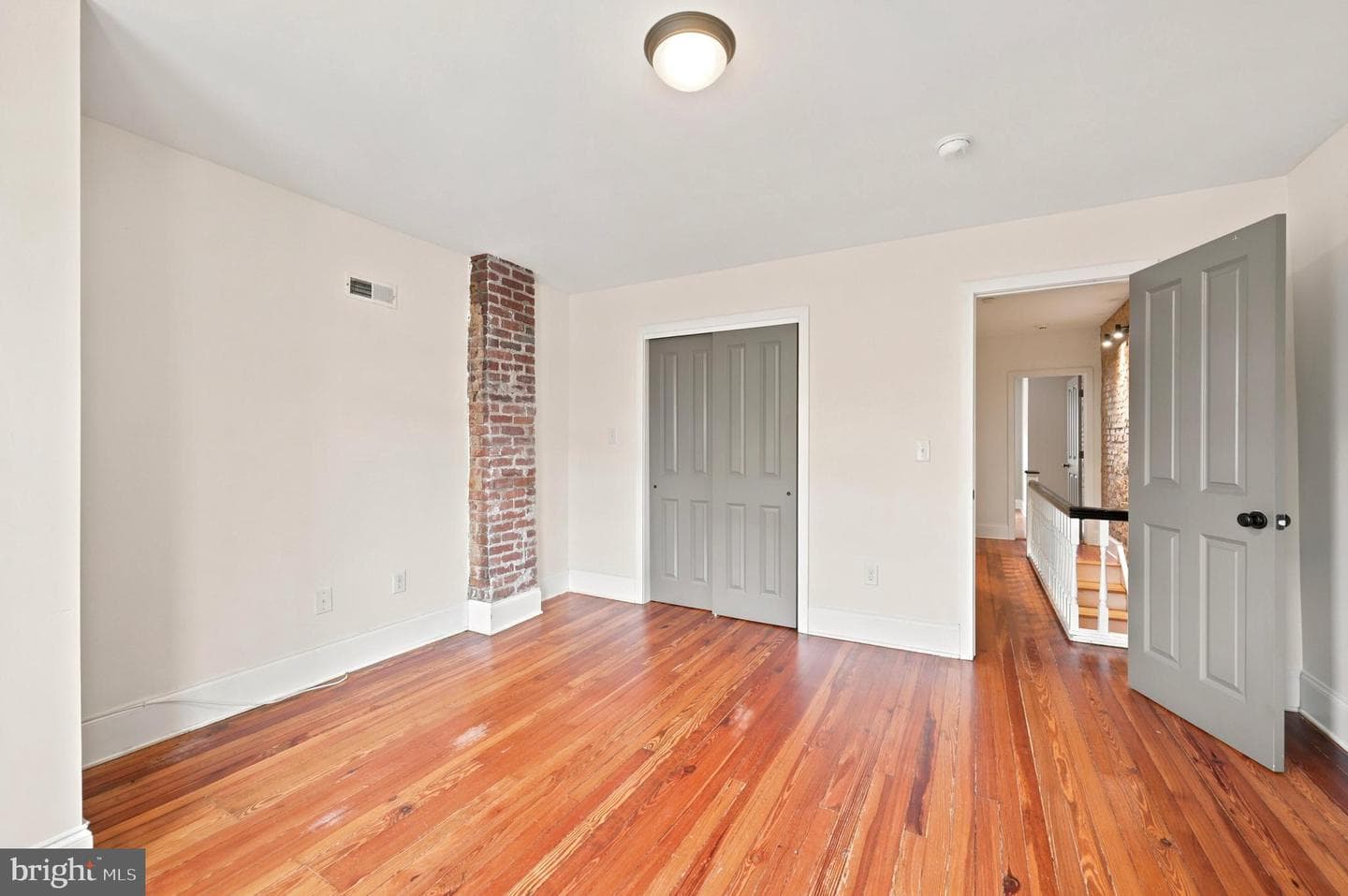 2514 E Oakdale Street photo 16