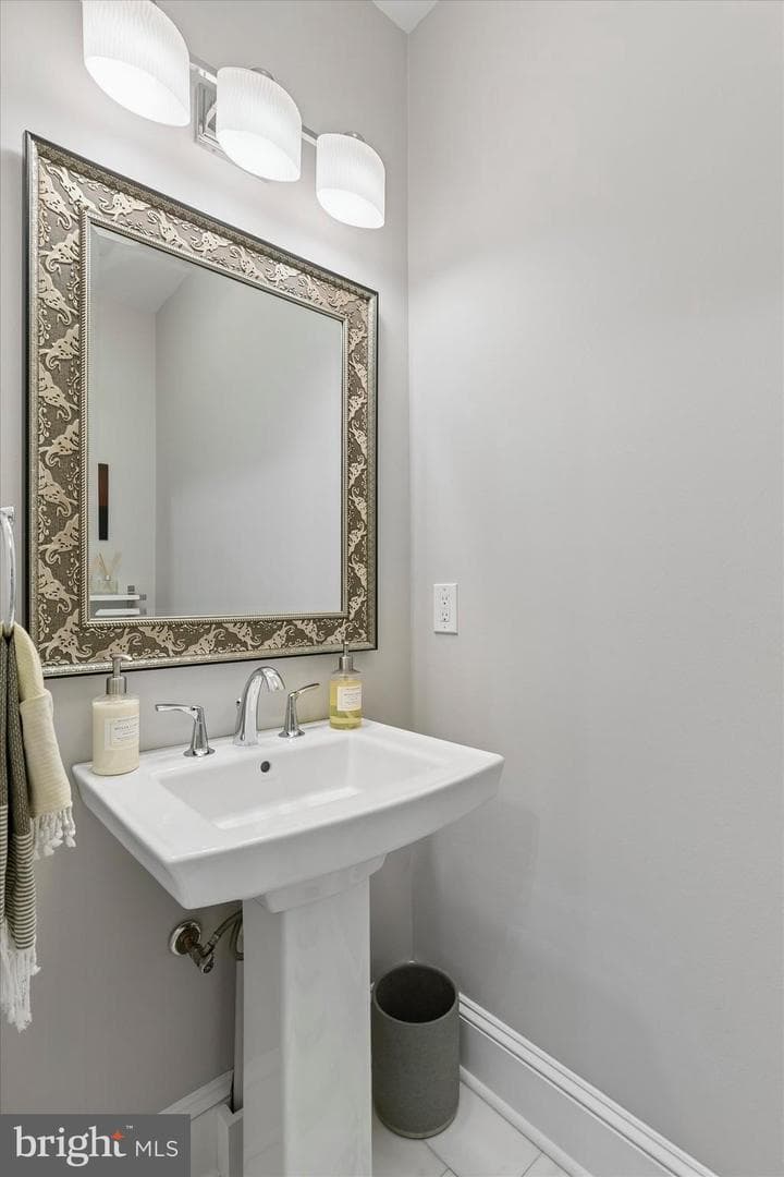 216 Wendover Street photo 16