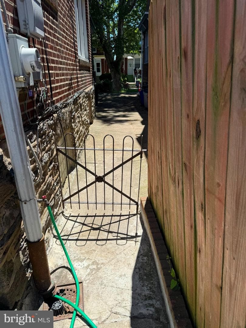 1429 Englewood Street photo 3