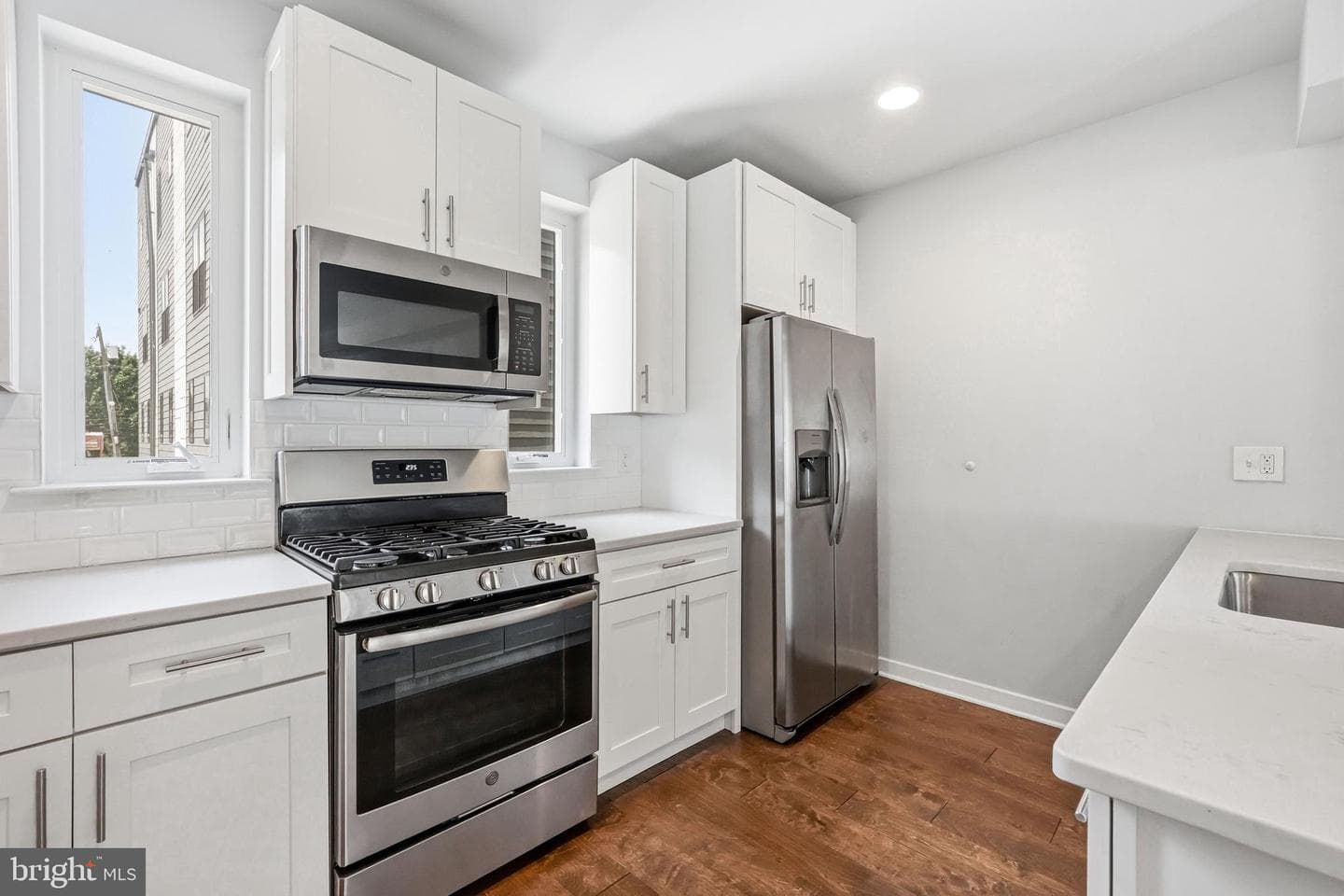 444 Kingsley Street photo 11