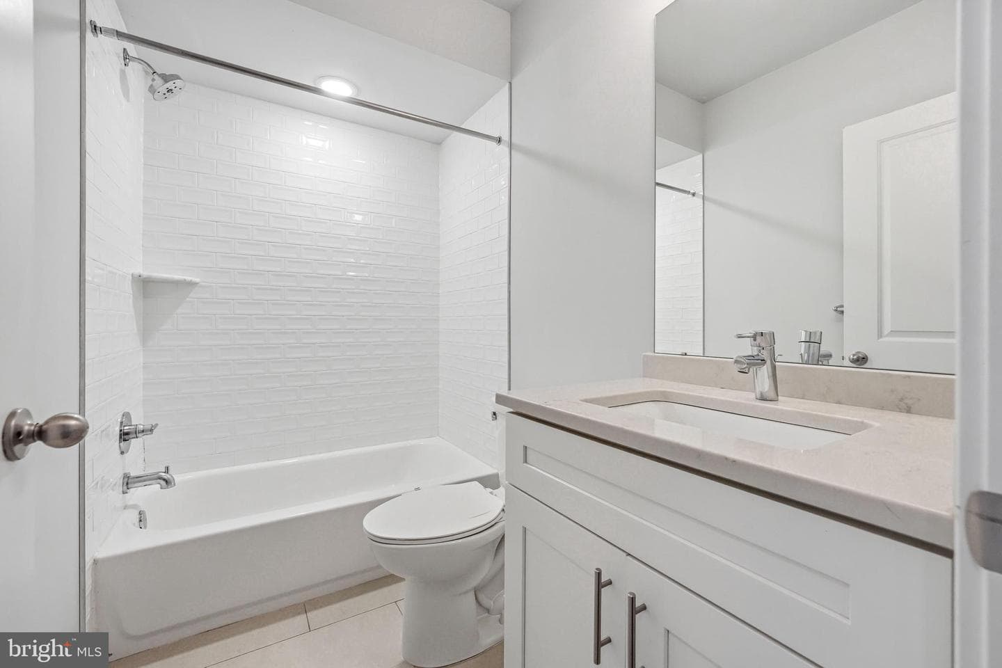 444 Kingsley Street photo 14