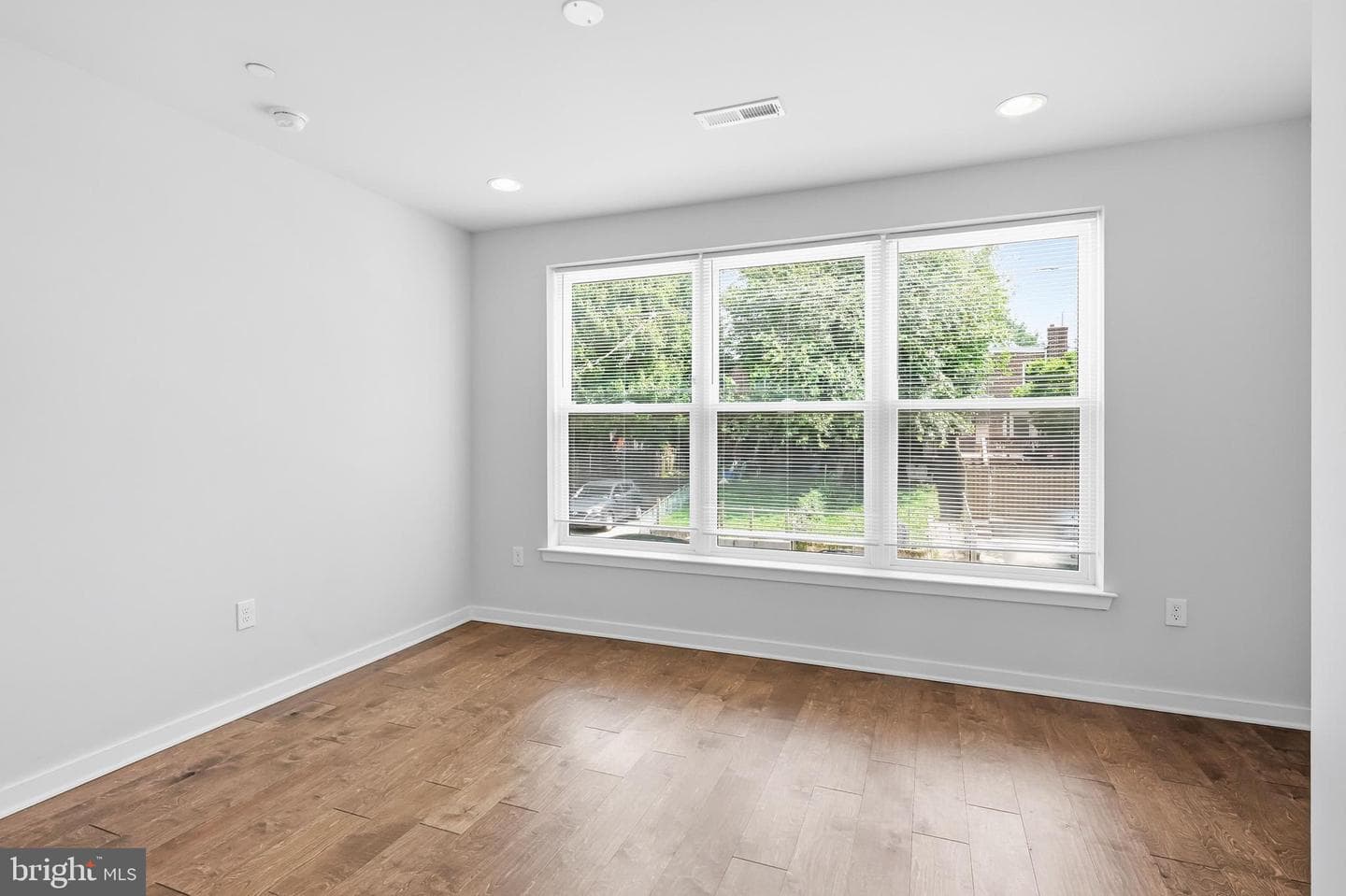 444 Kingsley Street photo 15